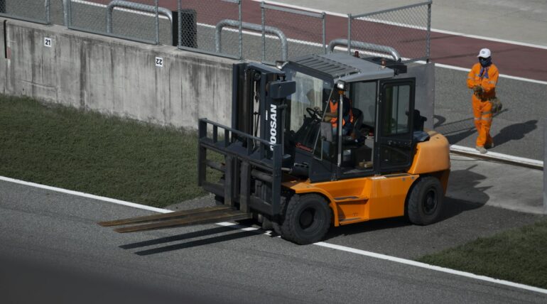 Sahada dizel forklift