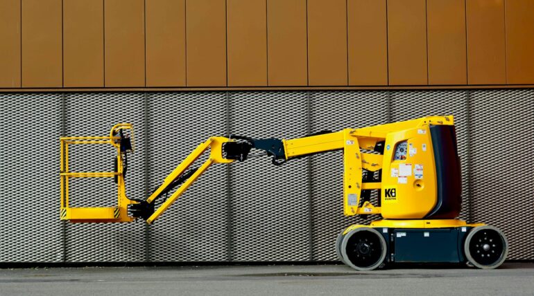 Eklemli platform (articulated boom lift)